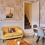 Comfortable 2 Bed With Garden - Parking 아파트 리즈