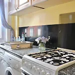 Comfortable 2 Bed With Garden - Parking