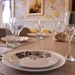 아파트 Comfortable 2 Bed With Garden - Parking