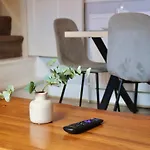 Comfortable 2 Bed With Garden - Parking 아파트 리즈