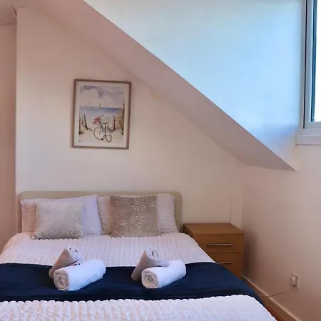 Comfortable 2 Bed With Garden - Parking Апартаменты