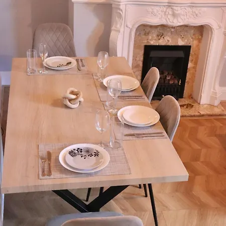 公寓 Comfortable 2 Bed With Garden - Parking