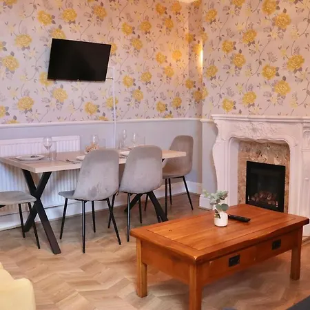 Comfortable 2 Bed With Garden - Parking