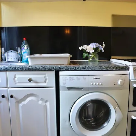 Comfortable 2 Bed With Garden - Parking 公寓 *