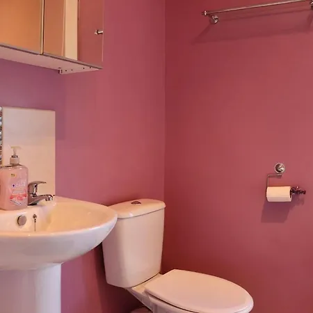 Comfortable 2 Bed With Garden - Parking 公寓