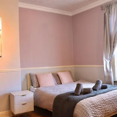 Comfortable 2 Bed With Garden - Parking