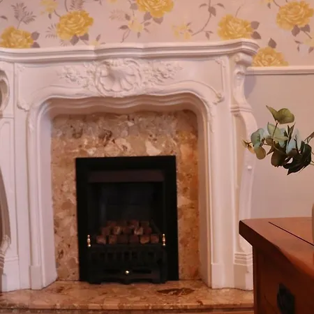 Comfortable 2 Bed With Garden - Parking