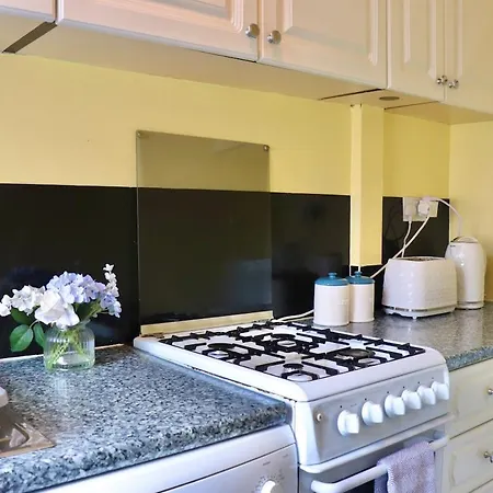 Comfortable 2 Bed With Garden - Parking * 利兹