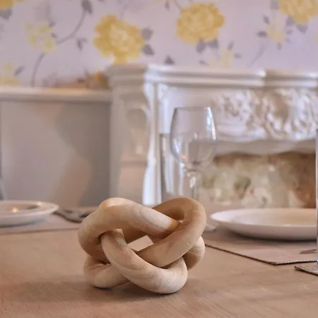 Comfortable 2 Bed With Garden - Parking 公寓 *