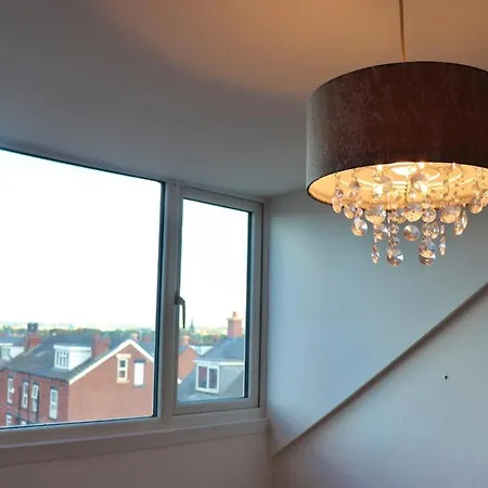 Comfortable 2 Bed With Garden - Parking * 利兹