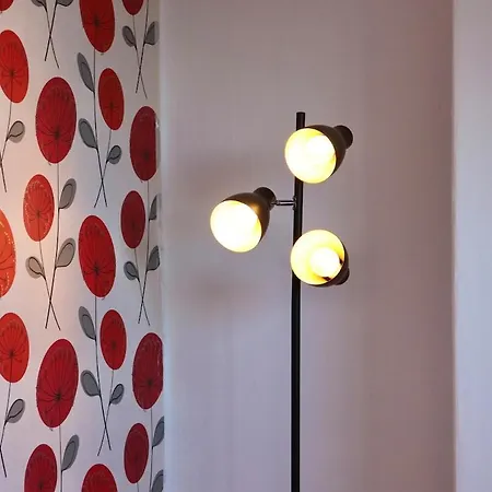 Comfortable 2 Bed With Garden - Parking * 利兹