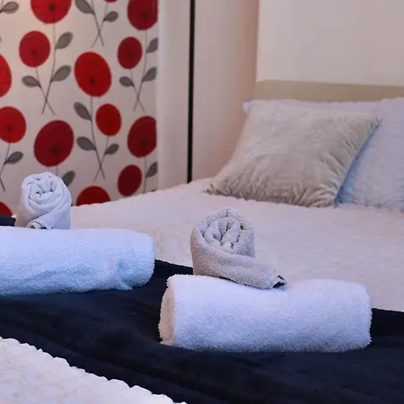 Comfortable 2 Bed With Garden - Parking * 利兹