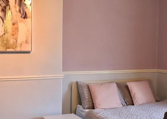 Comfortable 2 Bed With Garden - Parking