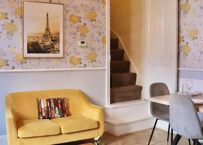 Comfortable 2 Bed With Garden - Parking דירה לידס