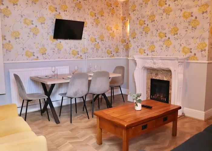 Comfortable 2 Bed With Garden - Parking