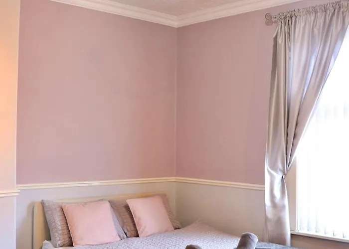 Comfortable 2 Bed With Garden - Parking