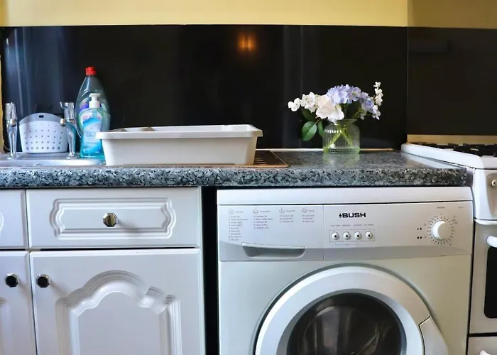 Comfortable 2 Bed With Garden - Parking Apartament *