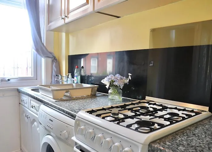 Comfortable 2 Bed With Garden - Parking