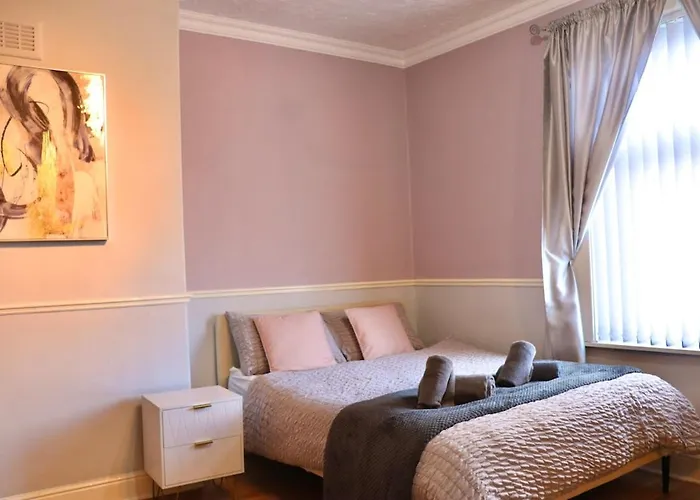 Comfortable 2 Bed With Garden - Parking