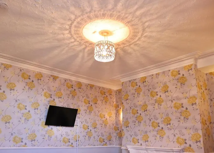 Comfortable 2 Bed With Garden - Parking