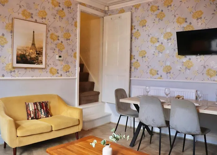 Comfortable 2 Bed With Garden - Parking Leeds (West Yorkshire)