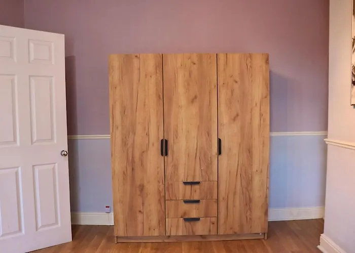 Comfortable 2 Bed With Garden - Parking * Leeds (West Yorkshire)