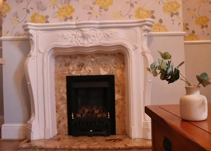 Comfortable 2 Bed With Garden - Parking