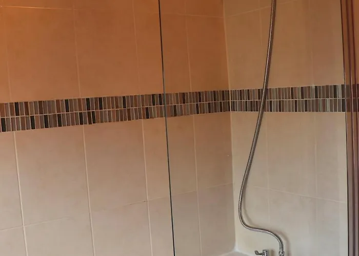 Apartament Comfortable 2 Bed With Garden - Parking