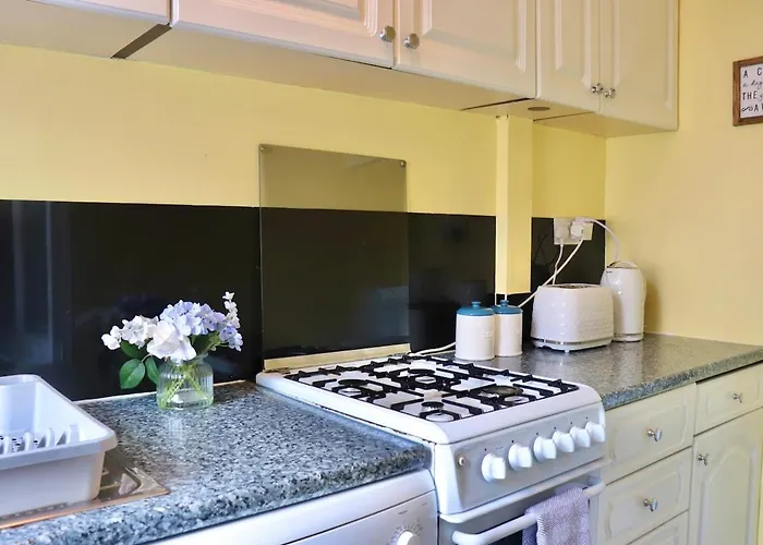 Comfortable 2 Bed With Garden - Parking * Leeds (West Yorkshire)