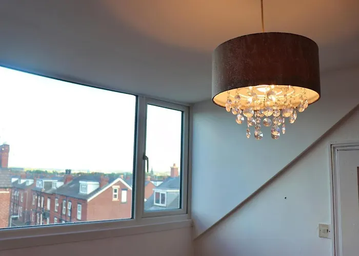 Comfortable 2 Bed With Garden - Parking * לידס