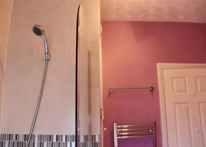 דירה Comfortable 2 Bed With Garden - Parking