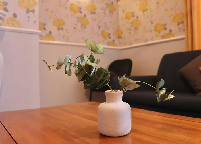 Comfortable 2 Bed With Garden - Parking Apartament *