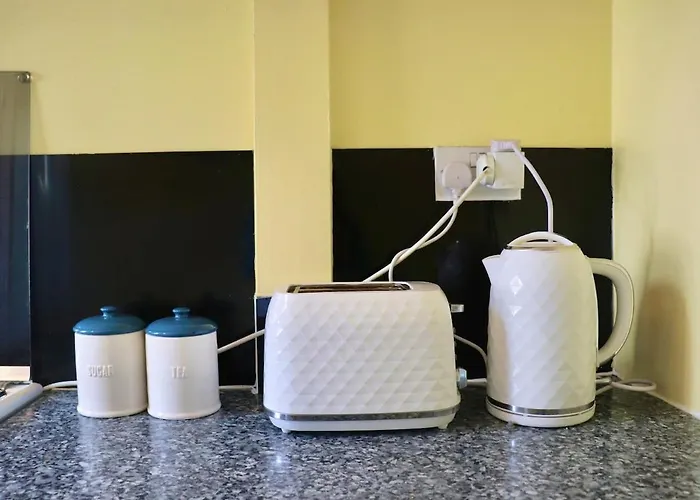 Comfortable 2 Bed With Garden - Parking Appartement