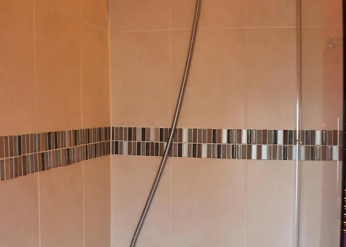 Comfortable 2 Bed With Garden - Parking *