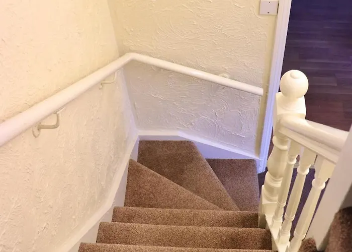 Comfortable 2 Bed With Garden - Parking * Leeds (West Yorkshire)